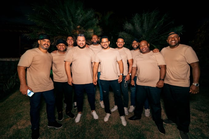 Público cantando na Vibe do Zani